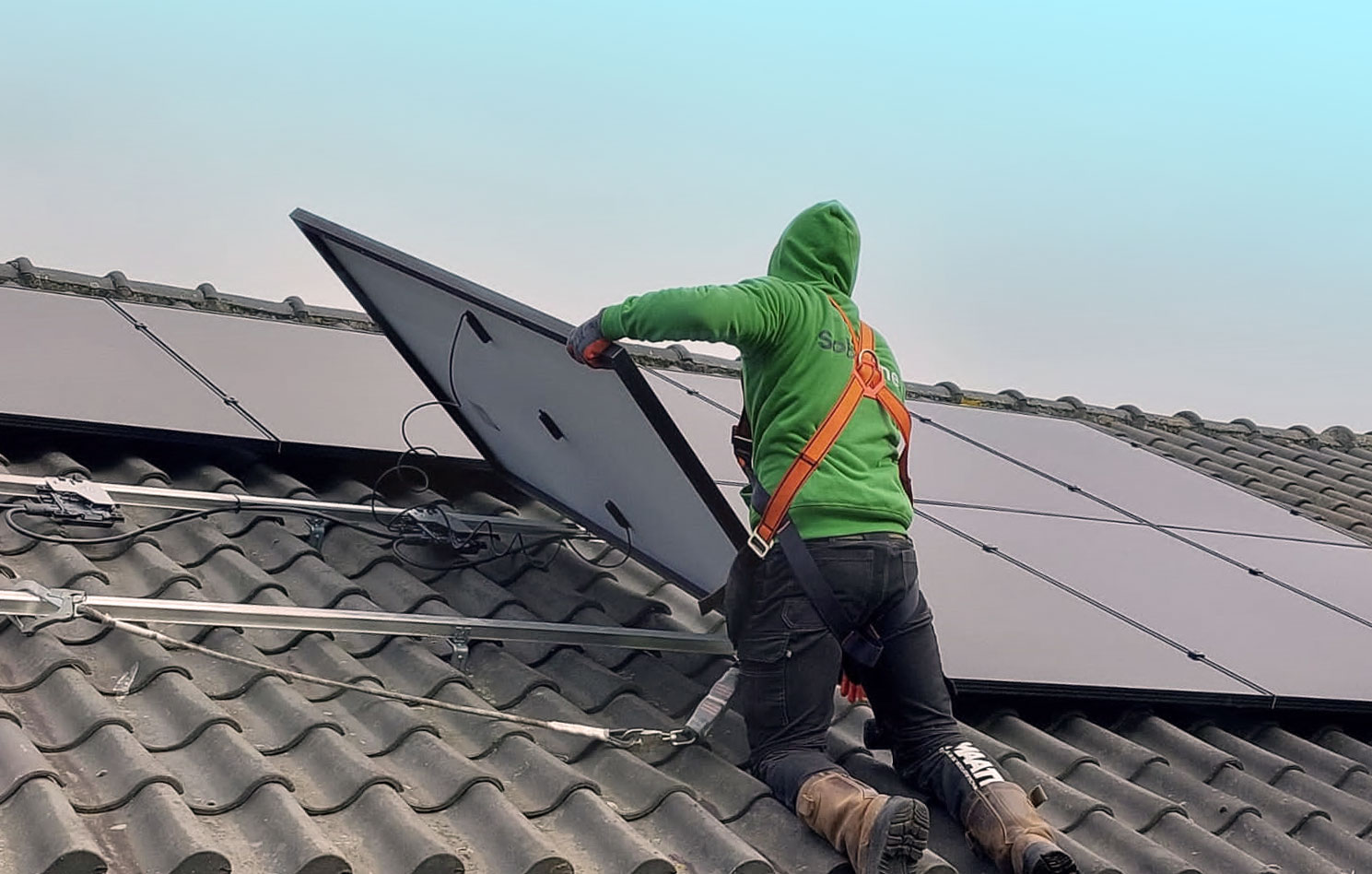 SolarOne Klimaattechniek zonne-energie solar installatie zonnepanelen laadpalen meterkasten warmtepompen
